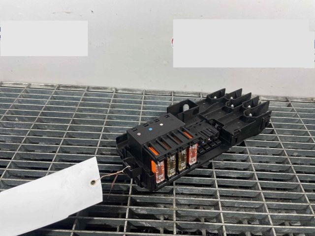 bontott MERCEDES-BENZ M-CLASS Biztosítéktábla Motortér