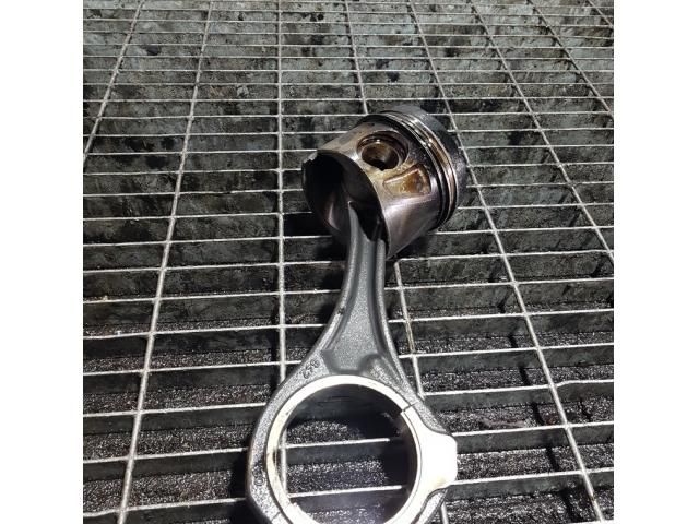 bontott MERCEDES-BENZ M-CLASS Dugattyú