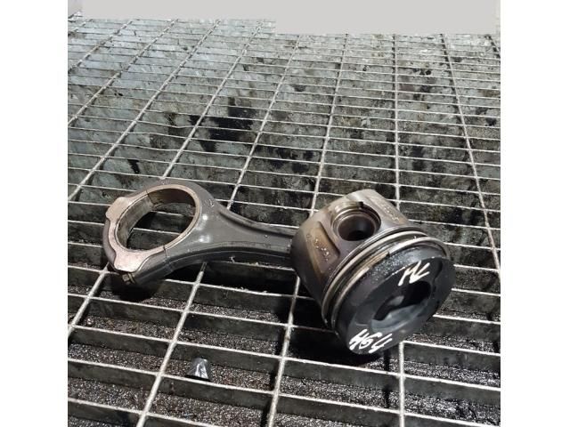 bontott MERCEDES-BENZ M-CLASS Dugattyú