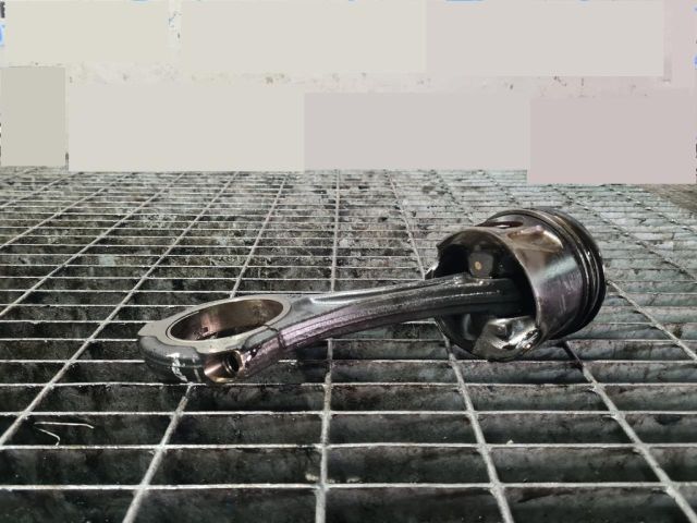 bontott MERCEDES-BENZ M-CLASS Dugattyú