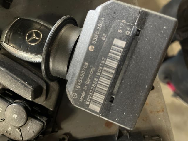 bontott MERCEDES-BENZ M-CLASS Gyújtáskapcsoló Házzal