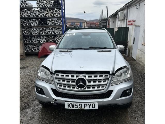 bontott MERCEDES-BENZ M-CLASS Jobb hátsó Csonkállvány