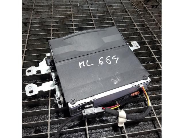 bontott MERCEDES-BENZ M-CLASS Rádió / CD