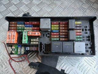 bontott MERCEDES-BENZ R-CLASS Biztosítéktábla Csomagtér