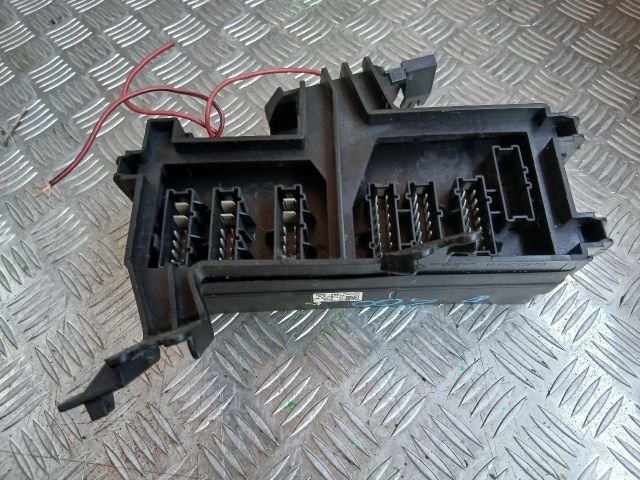 bontott MERCEDES-BENZ R-CLASS Biztosítéktábla Csomagtér