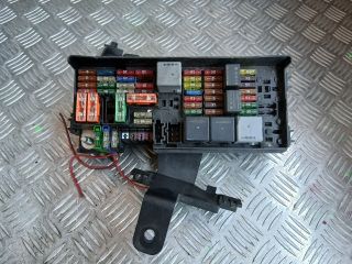 bontott MERCEDES-BENZ R-CLASS Biztosítéktábla Csomagtér