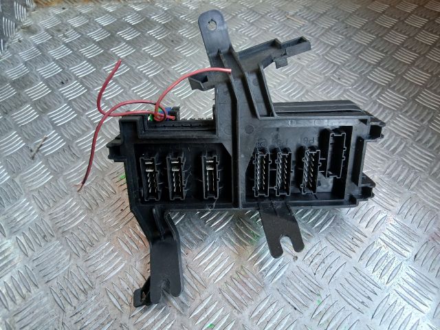 bontott MERCEDES-BENZ R-CLASS Biztosítéktábla Csomagtér