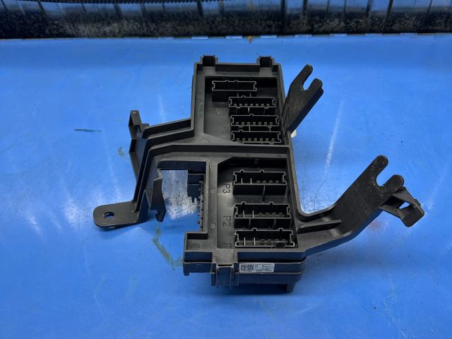 bontott MERCEDES-BENZ R-CLASS Biztosítéktábla Csomagtér