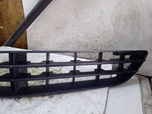 bontott MERCEDES-BENZ R-CLASS Első Lökhárító Alsó Középső Díszrács