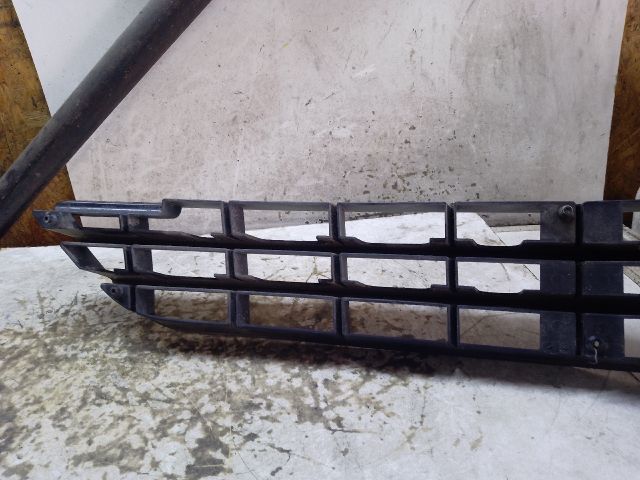 bontott MERCEDES-BENZ R-CLASS Első Lökhárító Alsó Középső Díszrács