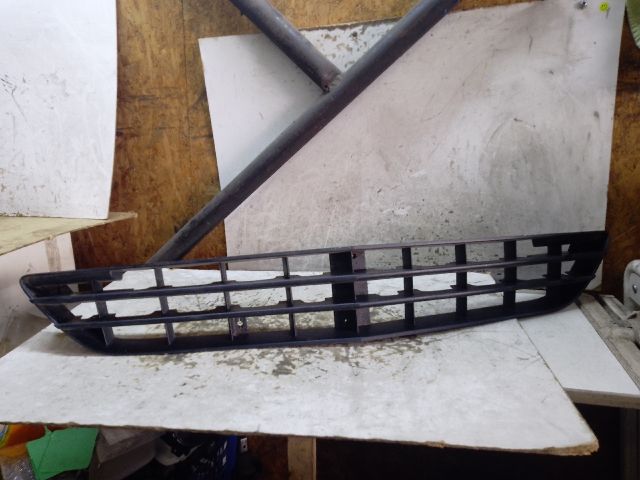 bontott MERCEDES-BENZ R-CLASS Első Lökhárító Alsó Középső Díszrács