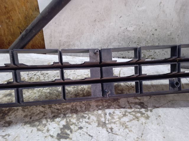 bontott MERCEDES-BENZ R-CLASS Első Lökhárító Alsó Középső Díszrács