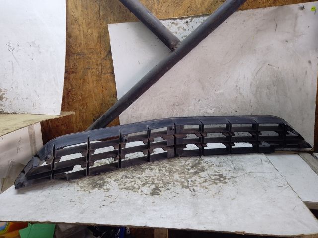 bontott MERCEDES-BENZ R-CLASS Első Lökhárító Alsó Középső Díszrács