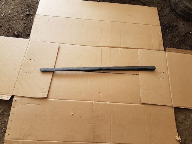 bontott MERCEDES-BENZ R-CLASS Első Szélvédő Bal Díszléc