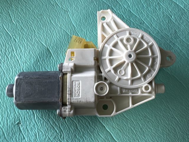 bontott MERCEDES-BENZ R-CLASS Jobb első Ablakemelő Motor