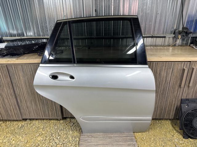 bontott MERCEDES-BENZ R-CLASS Jobb hátsó Ajtó (Üres lemez)