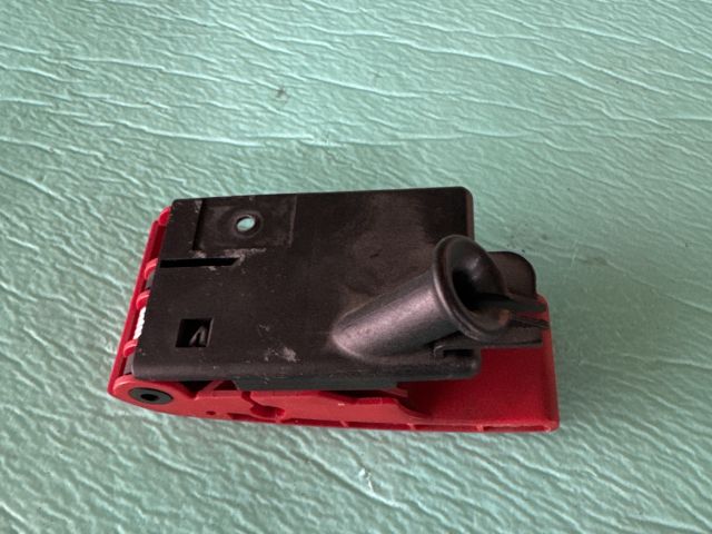 bontott MERCEDES-BENZ R-CLASS Motorháztető Nyitó Kar / Gomb