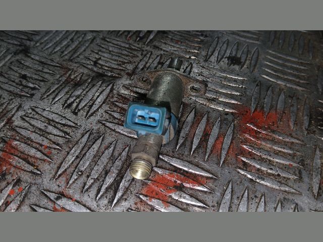 bontott MERCEDES-BENZ R-CLASS Porlasztó (1 db)