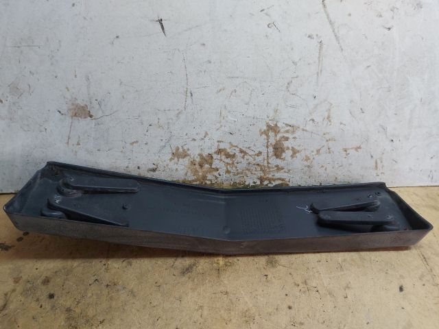 bontott MERCEDES-BENZ R-CLASS Rendszámtábla Tartó