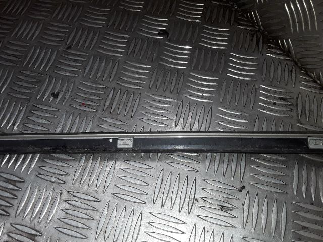 bontott MERCEDES-BENZ S-CLASS Bal hátsó Ablak Díszléc