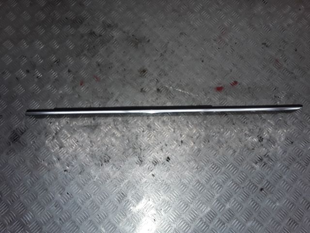 bontott MERCEDES-BENZ S-CLASS Bal hátsó Ablak Díszléc