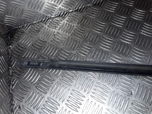 bontott MERCEDES-BENZ S-CLASS Bal hátsó Ablak Díszléc