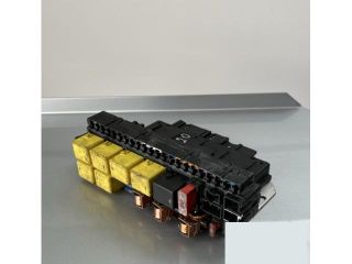 bontott MERCEDES-BENZ S-CLASS Biztosítéktábla Csomagtér