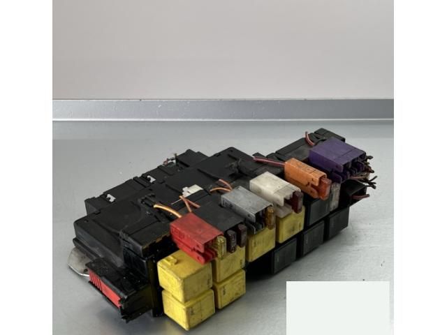 bontott MERCEDES-BENZ S-CLASS Biztosítéktábla Csomagtér