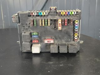 bontott MERCEDES-BENZ S-CLASS Biztosítéktábla Csomagtér