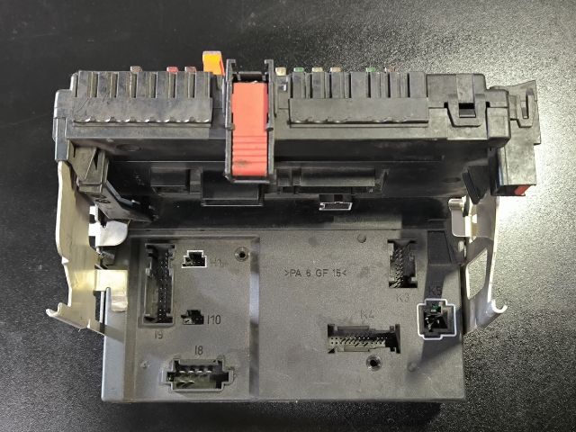 bontott MERCEDES-BENZ S-CLASS Biztosítéktábla Csomagtér