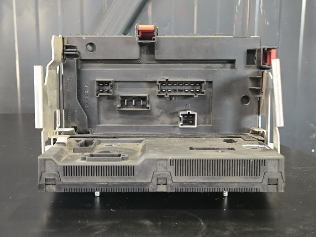 bontott MERCEDES-BENZ S-CLASS Biztosítéktábla Csomagtér