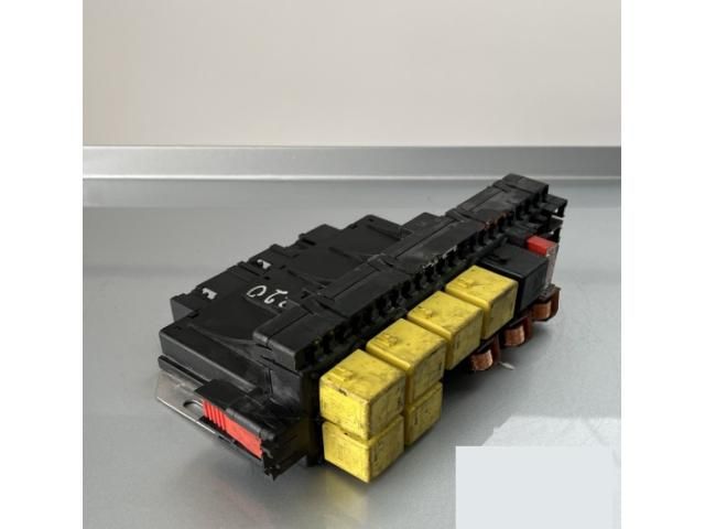 bontott MERCEDES-BENZ S-CLASS Biztosítéktábla Csomagtér