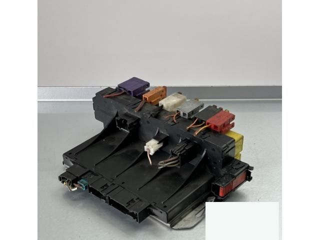 bontott MERCEDES-BENZ S-CLASS Biztosítéktábla Csomagtér