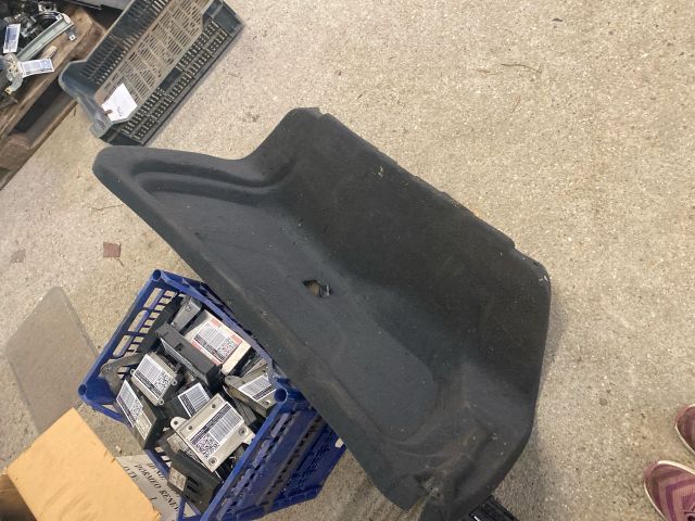 bontott MERCEDES-BENZ S-CLASS Csomagtérajtó Kárpit