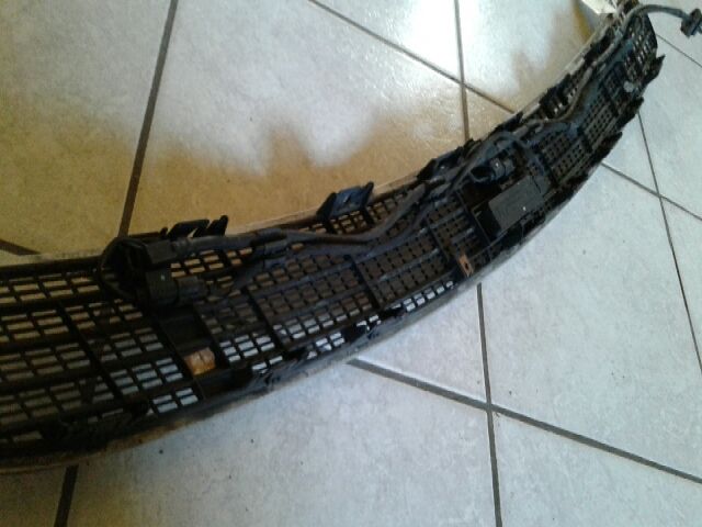 bontott MERCEDES-BENZ S-CLASS Első Lökhárító Alsó Középső Díszrács