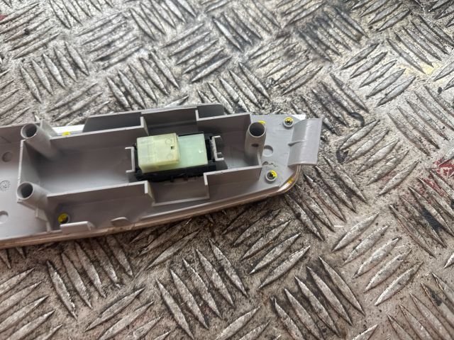 bontott MERCEDES-BENZ S-CLASS Jobb első Ablakemelő Kapcsoló