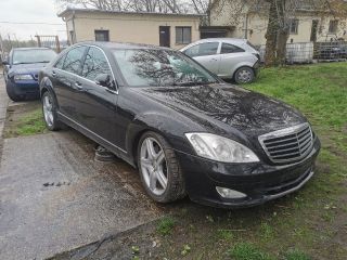 bontott MERCEDES-BENZ S-CLASS Jobb hátsó Ajtó (Részeivel)