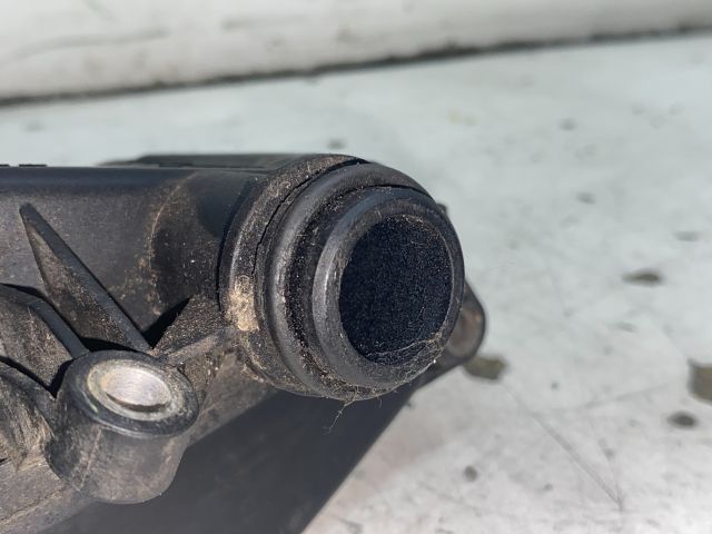 bontott MERCEDES-BENZ S-CLASS Kartergáz Visszavezető Ház