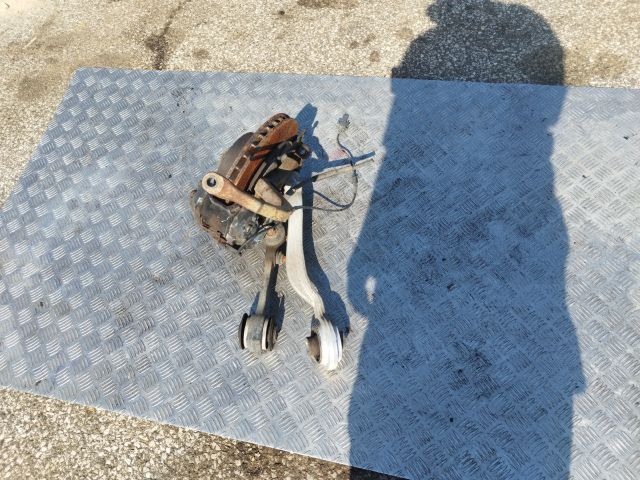 bontott MERCEDES-BENZ S-CLASS Bal első Kerékagy