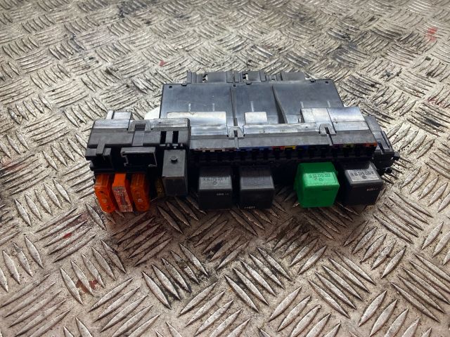 bontott MERCEDES-BENZ S-CLASS Biztosítéktábla Motortér