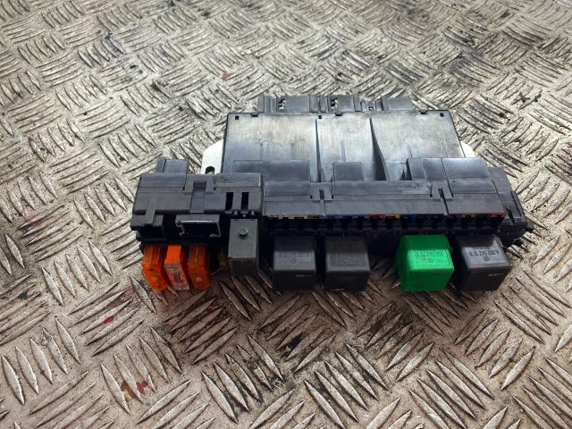 bontott MERCEDES-BENZ S-CLASS Biztosítéktábla Motortér