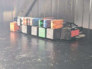 bontott MERCEDES-BENZ S-CLASS Biztosítéktábla Motortér