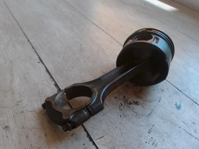 bontott MERCEDES-BENZ S-CLASS Dugattyú és Hajtókar