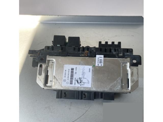 bontott MERCEDES-BENZ SL Biztosítéktábla Csomagtér