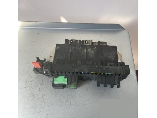 bontott MERCEDES-BENZ SL Biztosítéktábla Csomagtér