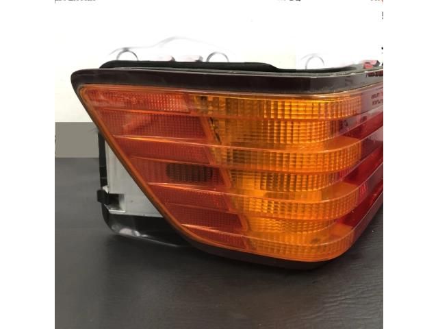 bontott MERCEDES-BENZ SL Jobb Külső Hátsó Lámpa