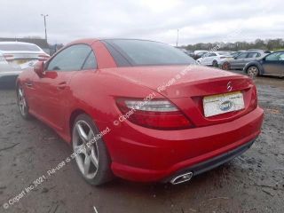 bontott MERCEDES-BENZ SLK Biztosítéktábla Motortér