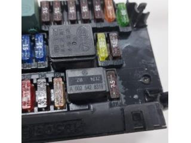 bontott MERCEDES-BENZ SLK Biztosítéktábla Motortér