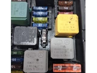 bontott MERCEDES-BENZ SLK Biztosítéktábla Motortér