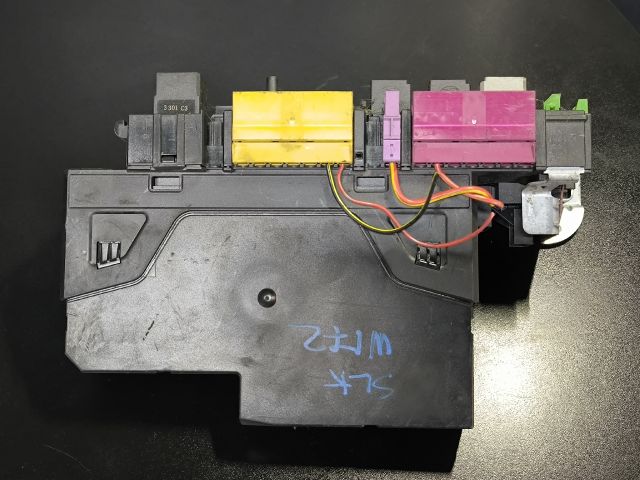 bontott MERCEDES-BENZ SLK Biztosítéktábla Csomagtér